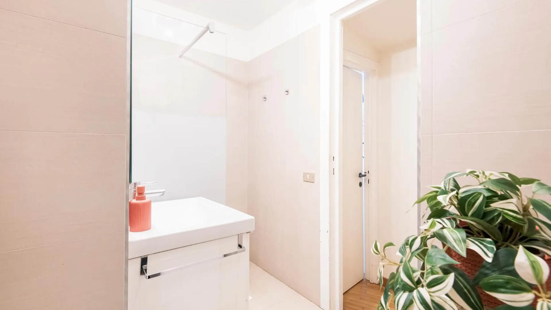 Amazing Studio In San Babila Milan 0*,